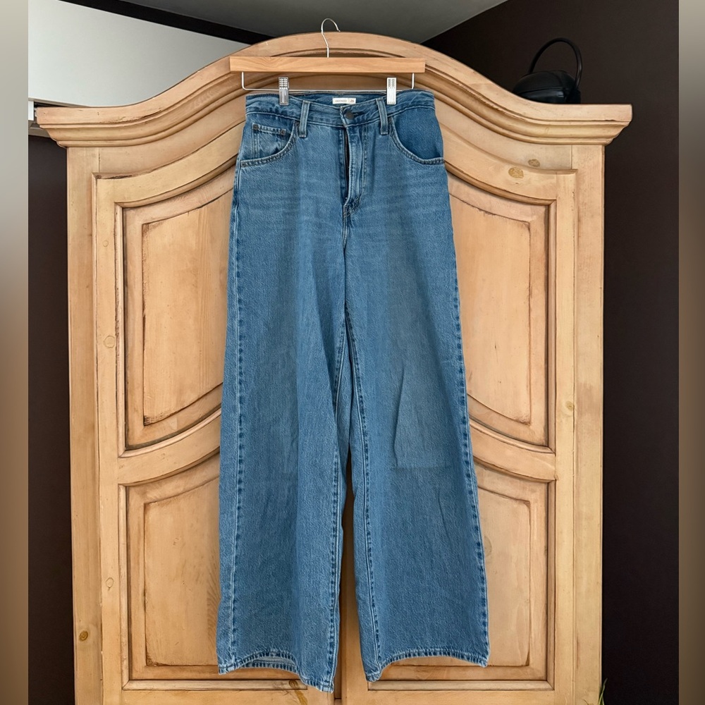 Levi’s Cinched Waist Baggy Jeans